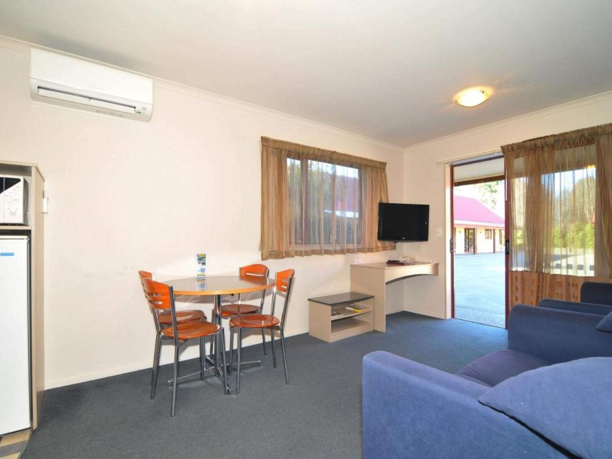 Asure Scenic Route Motor Lodge Geraldine Room photo